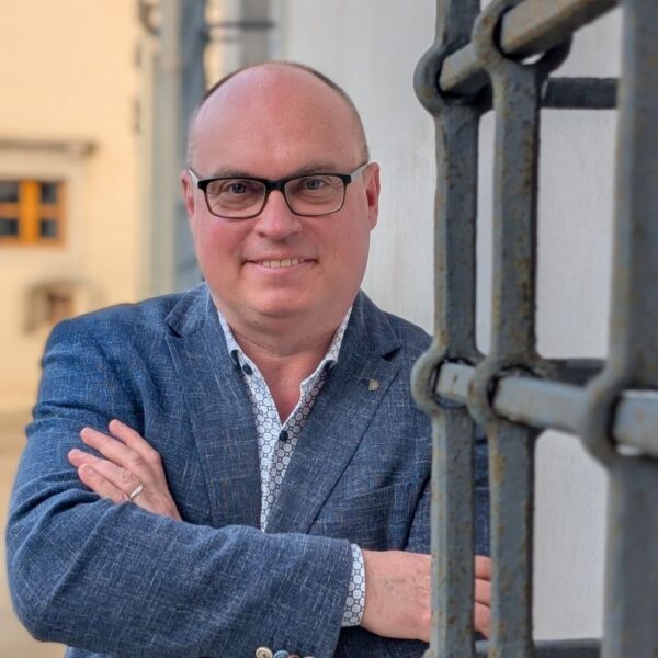 Dan Podjed portret